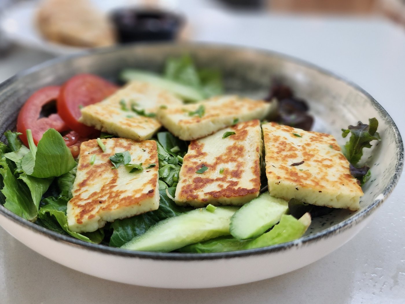 Halloumi salad with cucumber, tomato and greens